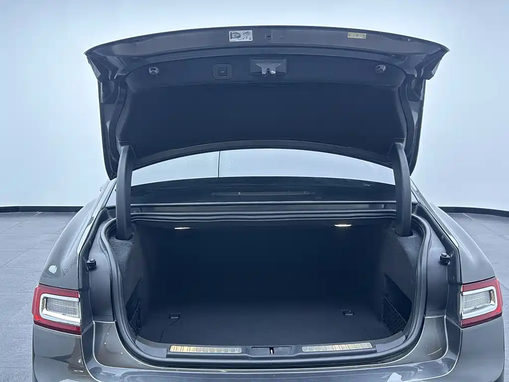 Lincoln Continental 2018 — фото 13