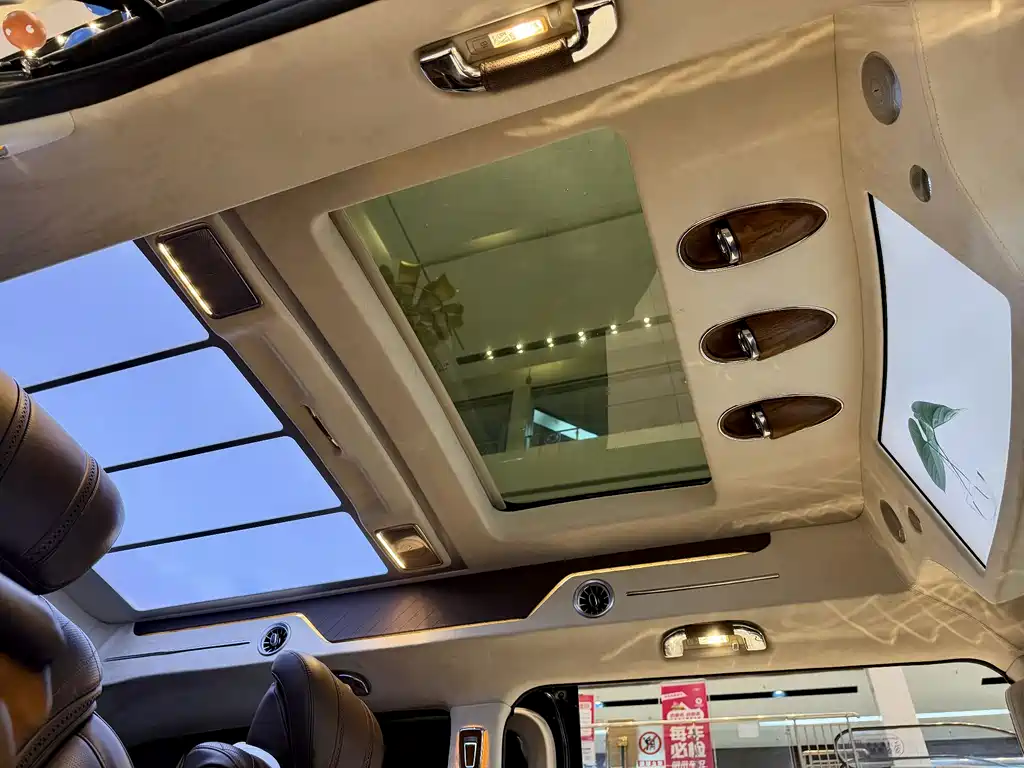 Mercedes-Benz V-Class 2021 — фото 18