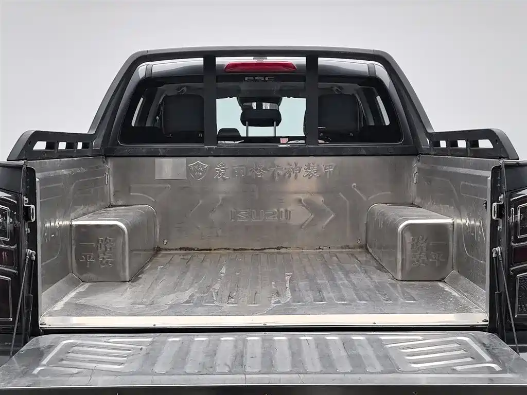 Isuzu D-MAX 2023 — фото 16