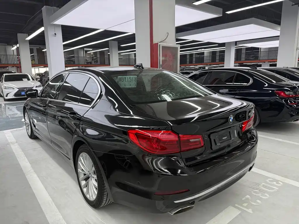 BMW 5 Series 2019 — фото 15