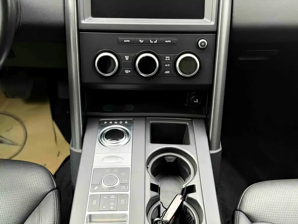 Land Rover Discovery 2020 — фото 11