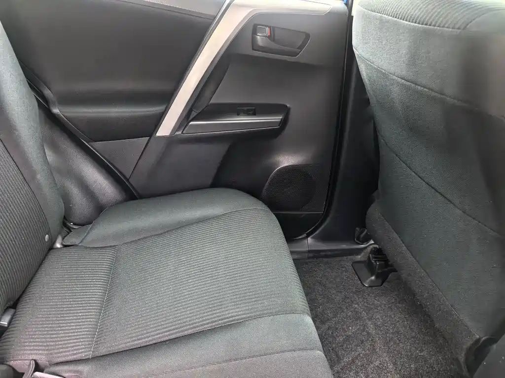 Toyota RAV4 2017 — фото 12