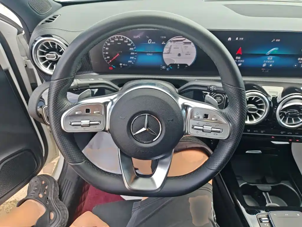 Mercedes-Benz A-Class 2023 — фото 11