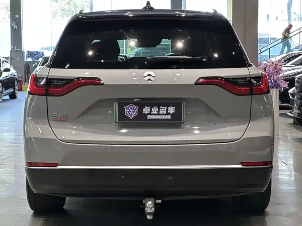 NIO ES8 2020