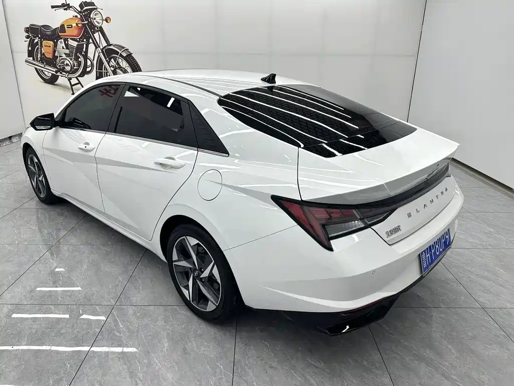 Hyundai Elantra 2022 — фото 4