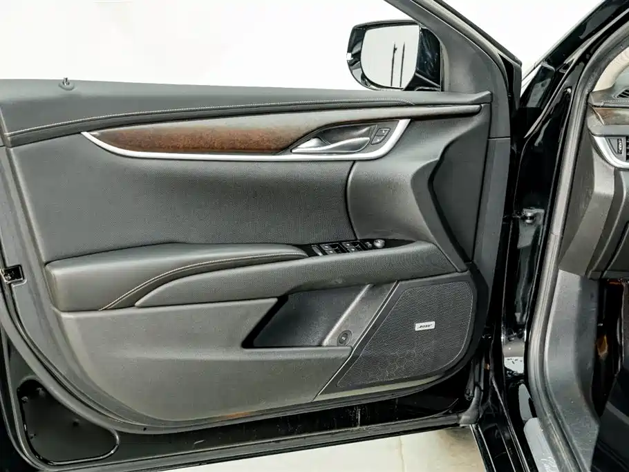 Cadillac XTS 2019 — фото 16