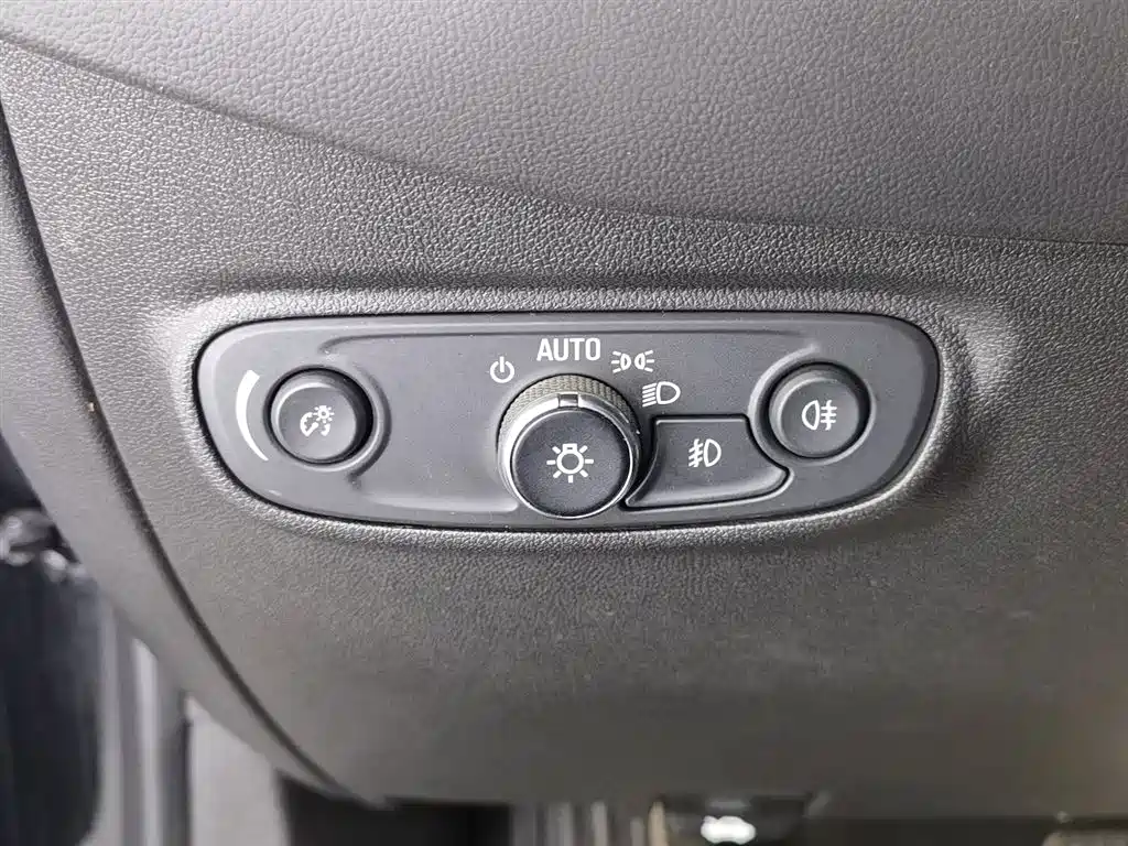 Chevrolet Equinox 2018 — фото 21