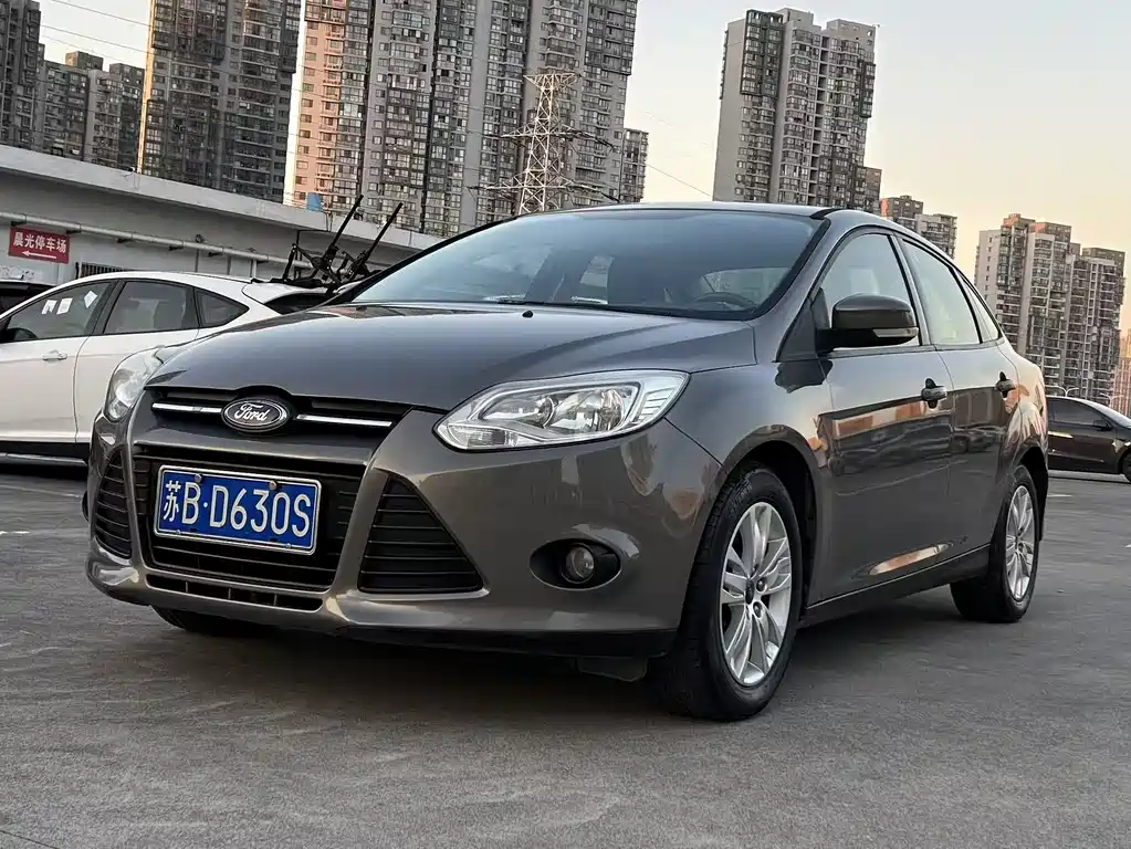 Ford Focus 2012 — фото 2
