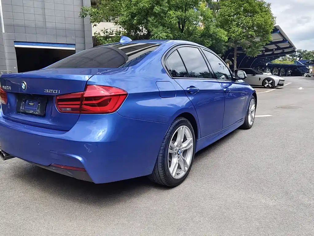 BMW 3 Series 2017 — фото 33