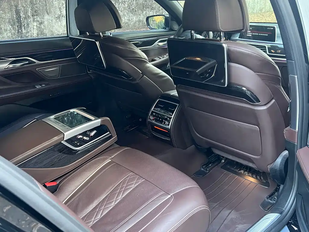 BMW 7 Series 2019 — фото 15