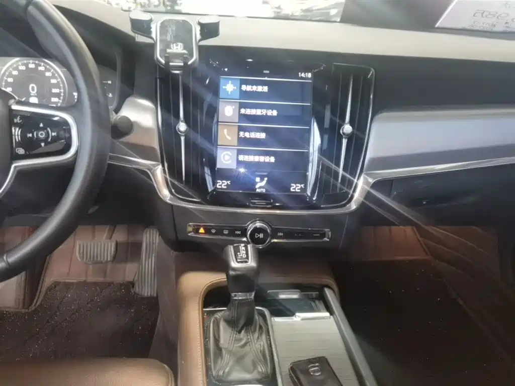 Volvo S90 2017 — фото 13