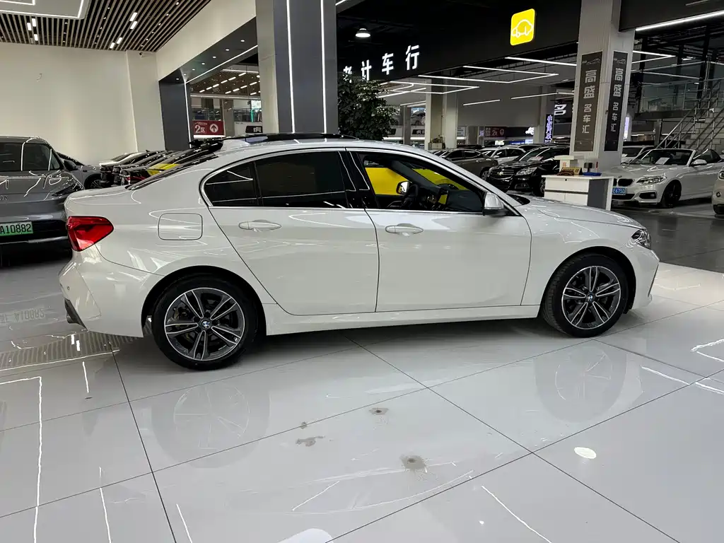 BMW 1 Series 2021 — фото 19