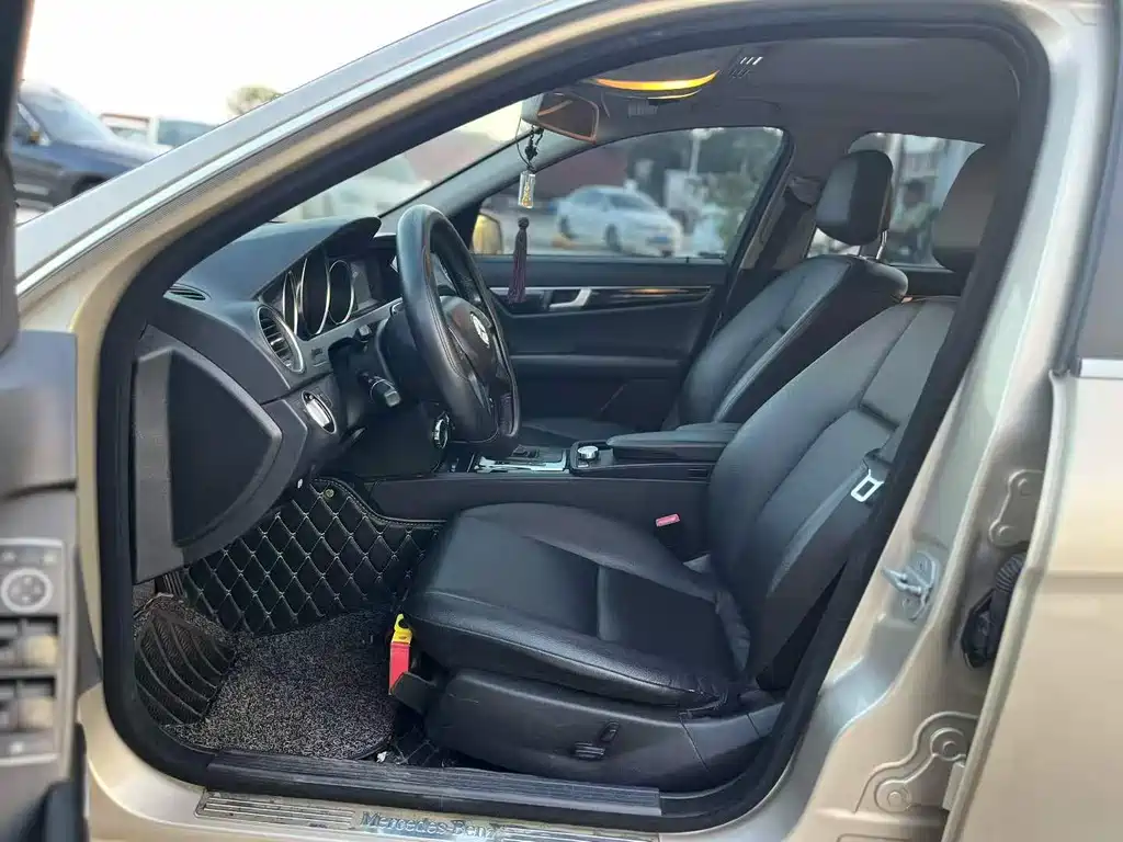 Mercedes-Benz C-Class 2011