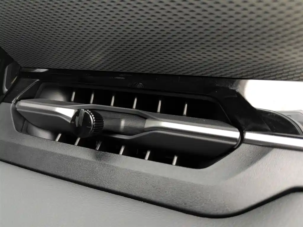 Audi Q6L e-tron 2025 — фото 13