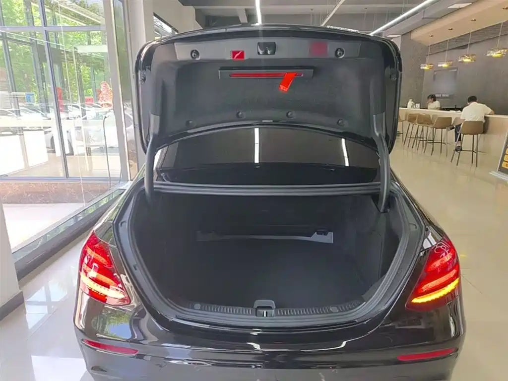 Mercedes-Benz E-Class 2020 — фото 19