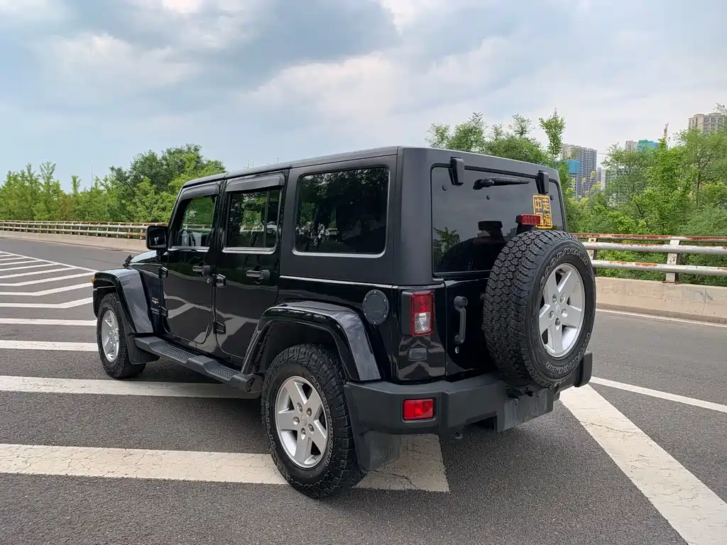 Jeep Wrangler 2012 — фото 12