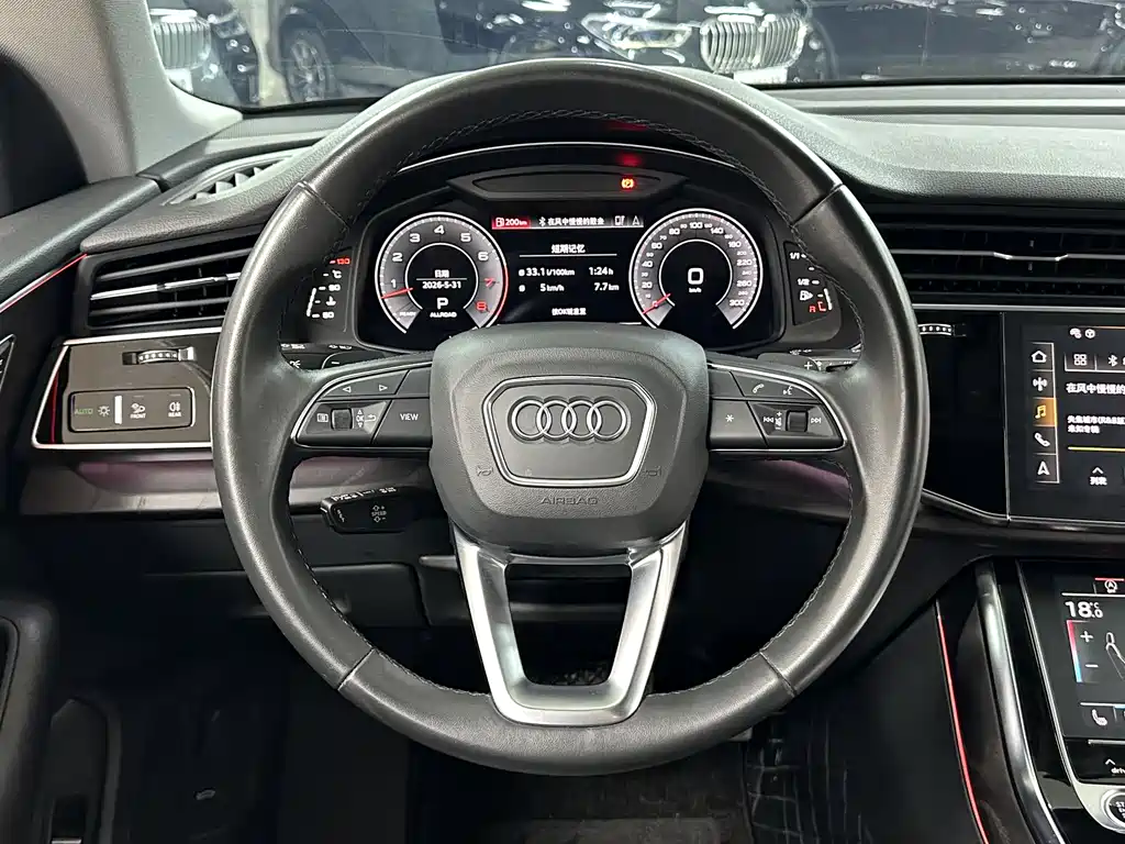 Audi Q8 2023 — фото 19