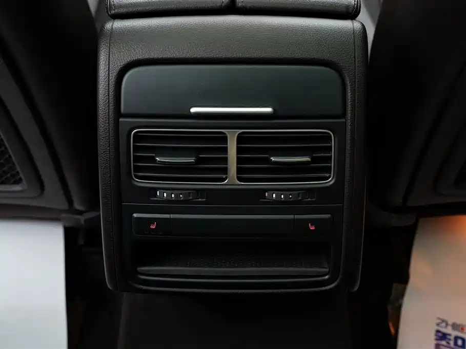 Volkswagen Touareg 2015 — фото 35