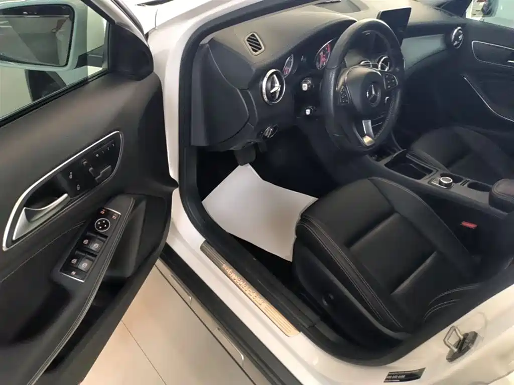 Mercedes-Benz GLA 2017 — фото 16