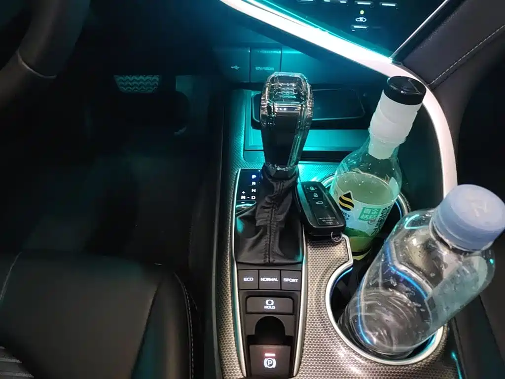 Toyota Camry 2023 — фото 14