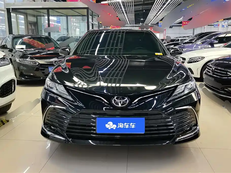 Toyota Camry 2022 — фото 2