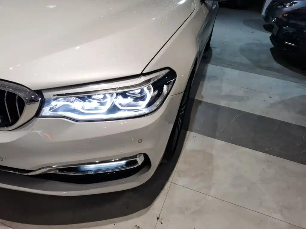 BMW 5 Series 2018 — фото 24