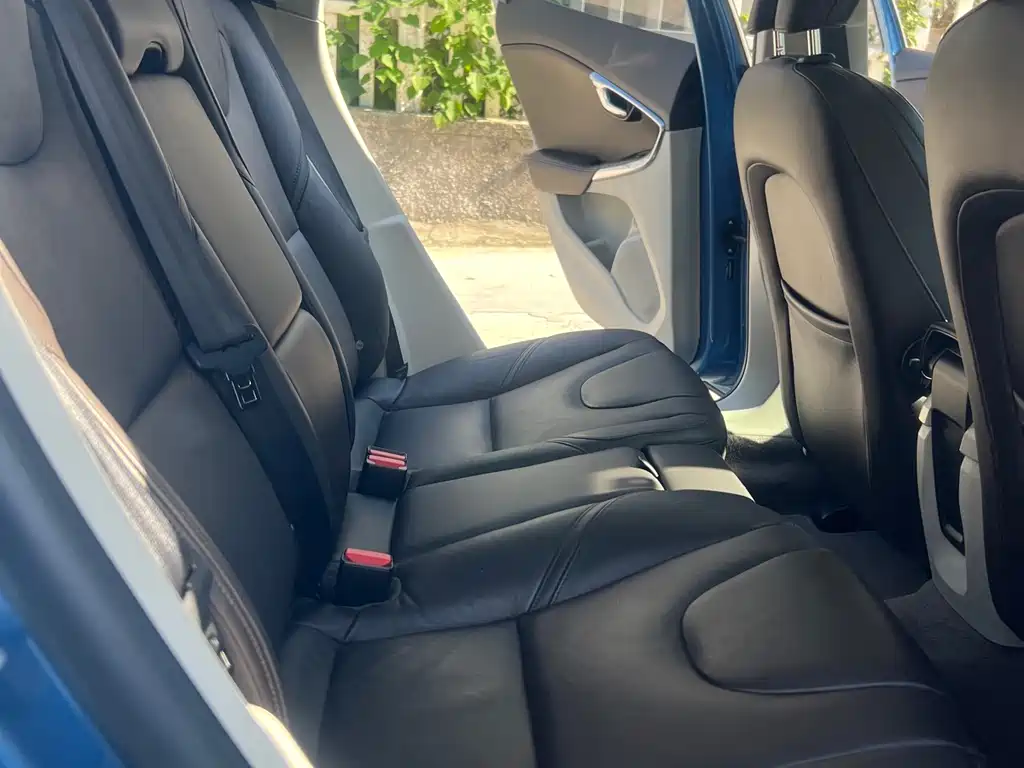 Volvo V40 2016 — фото 15