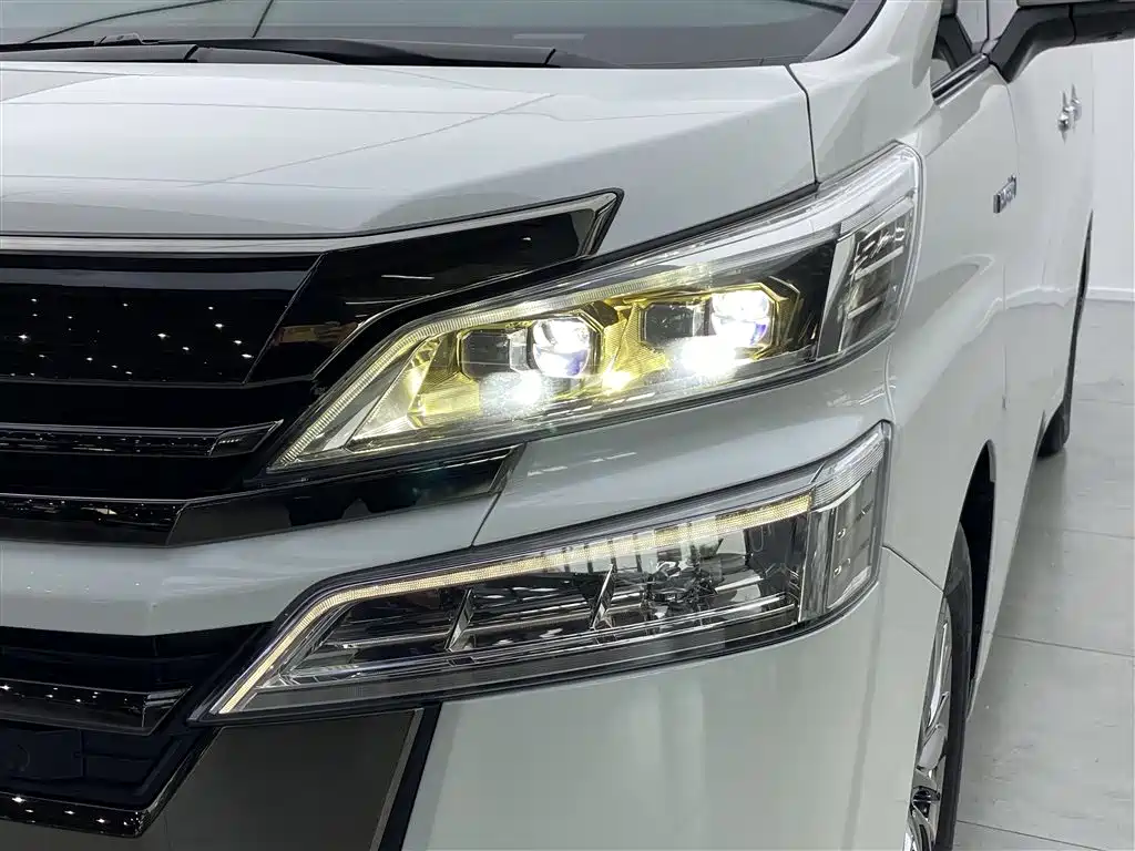 Toyota Vellfire 2023 — фото 30