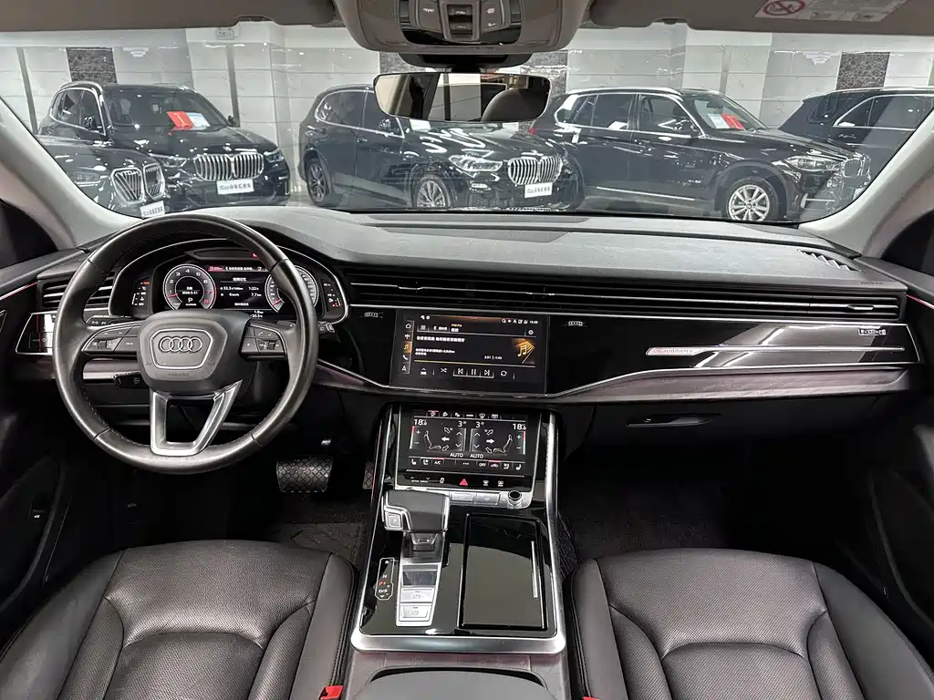 Audi Q8 2023 — фото 14
