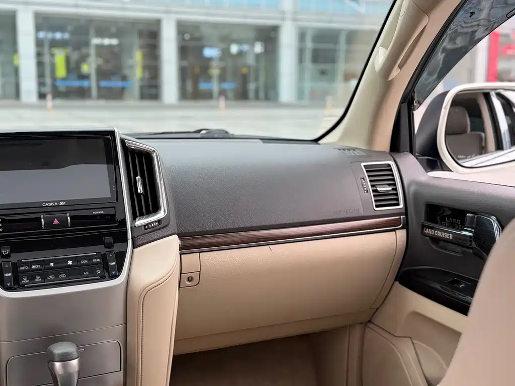Toyota Land Cruiser 2019 — фото 10