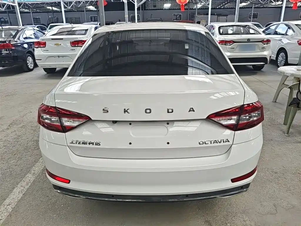 Skoda Octavia 2021 — фото 6