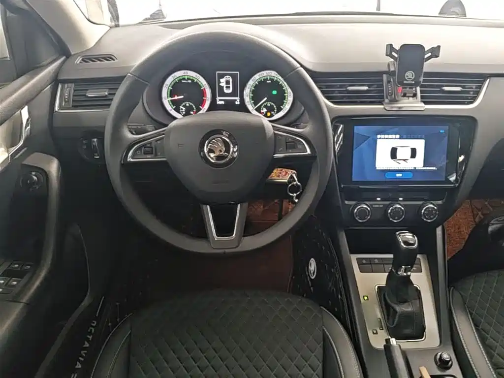 Skoda Octavia 2021 — фото 11