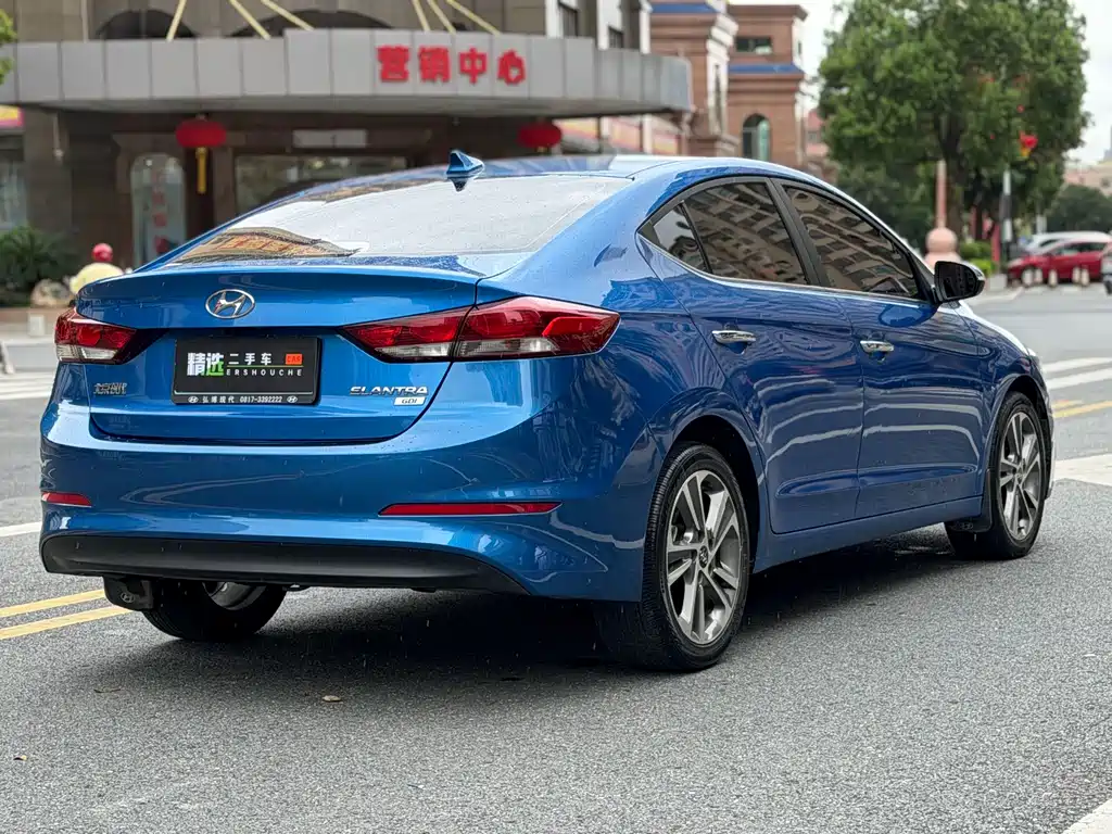 Hyundai Elantra 2016 — фото 10