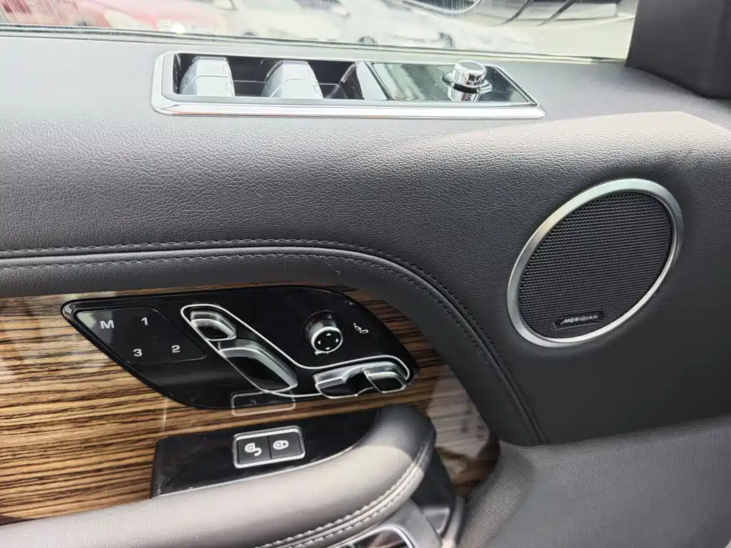 Land Rover Range Rover 2018 — фото 15