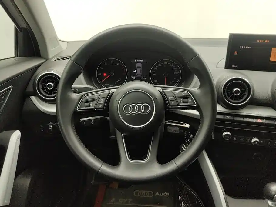 Audi Q2L 2019 — фото 15