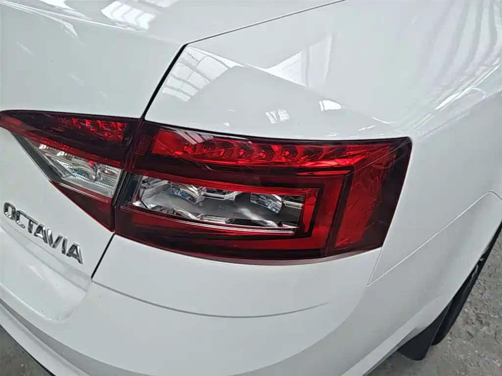 Skoda Octavia 2021 — фото 8