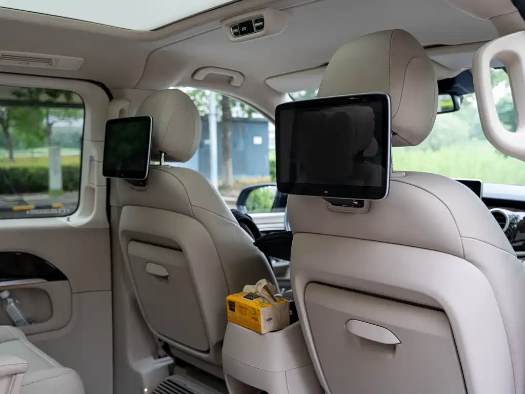 Mercedes-Benz V-Class 2018 — фото 13