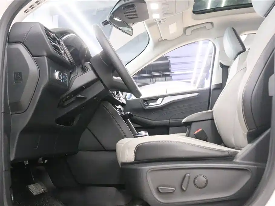 Ford Escape 2021 — фото 13