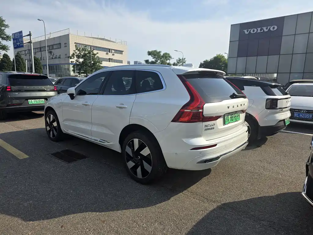 Volvo XC60 PHEV 2025 — фото 4