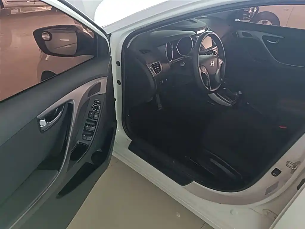 Hyundai Elantra Langdong 2018 — фото 15