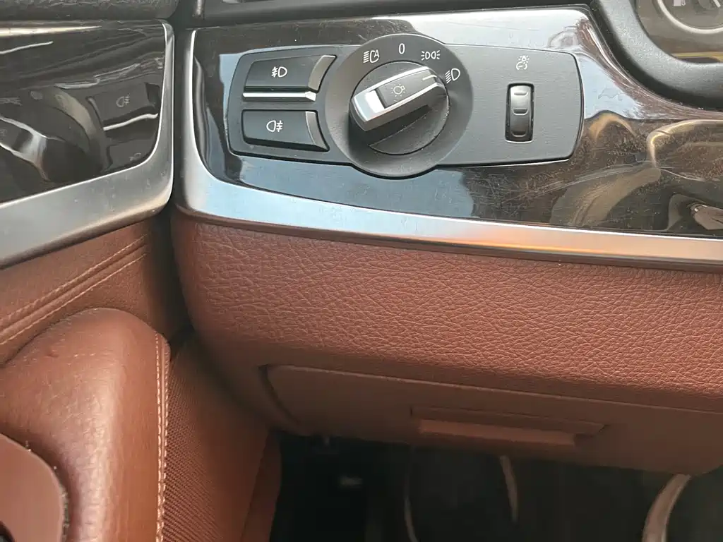 BMW 5 Series 2016 — фото 15