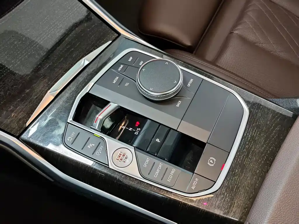 BMW 3 Series 2023 — фото 10
