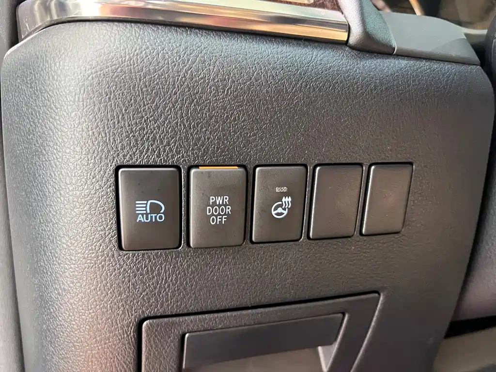 Toyota Alphard 2018 — фото 19