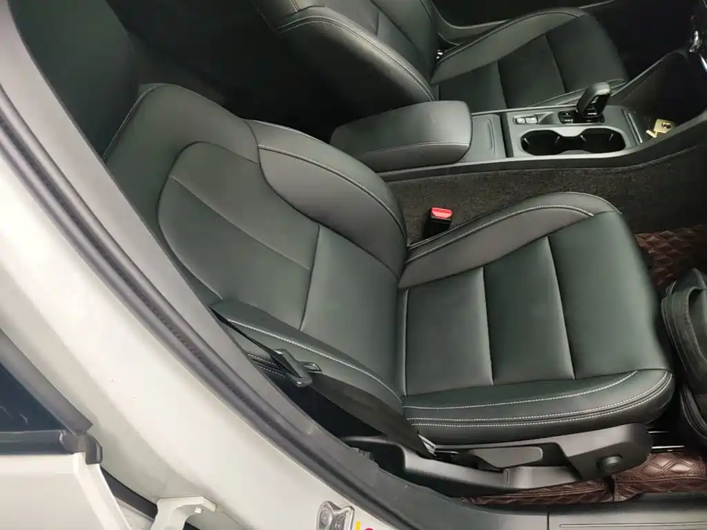 Volvo XC40 2022 — фото 25
