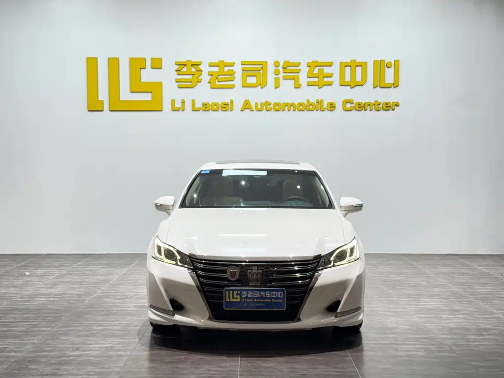Toyota Crown 2018 — фото 2