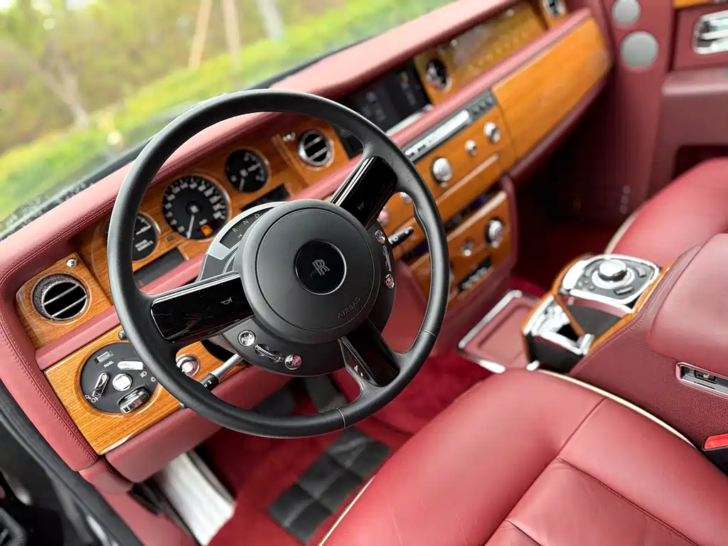 Rolls-Royce Phantom 2015 — фото 10
