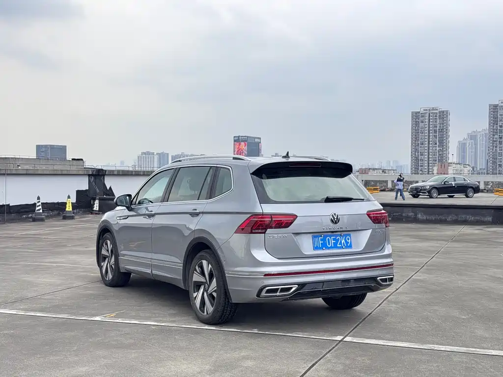 Volkswagen Tiguan L 2023 — фото 6