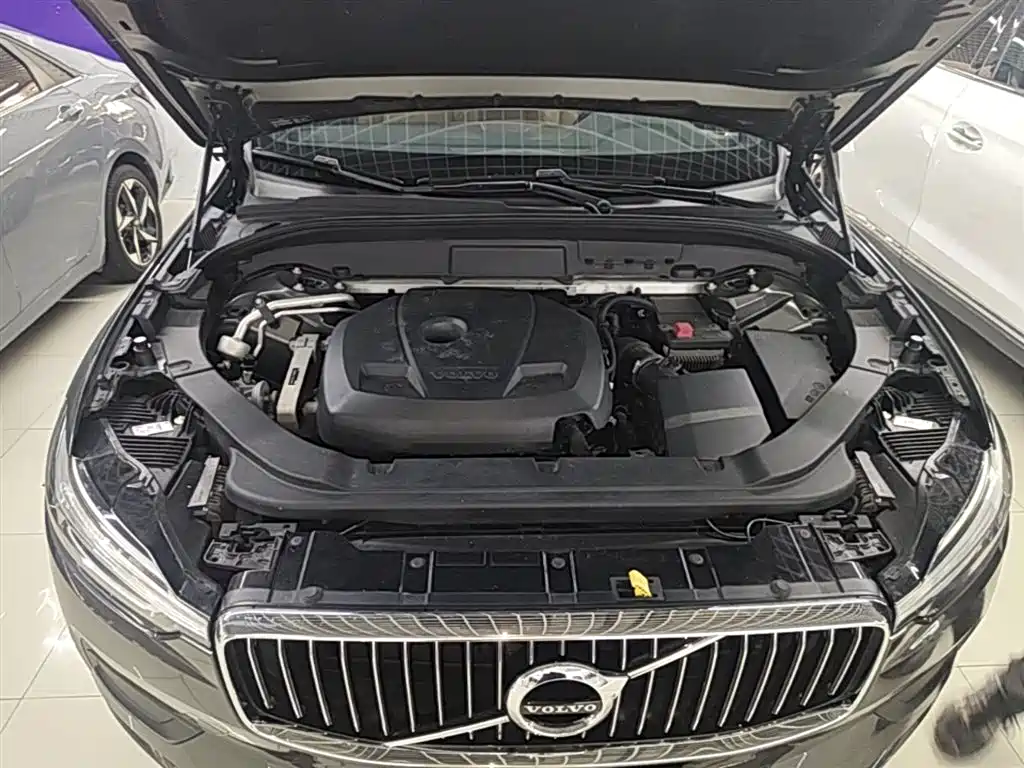 Volvo XC60 2018 — фото 20