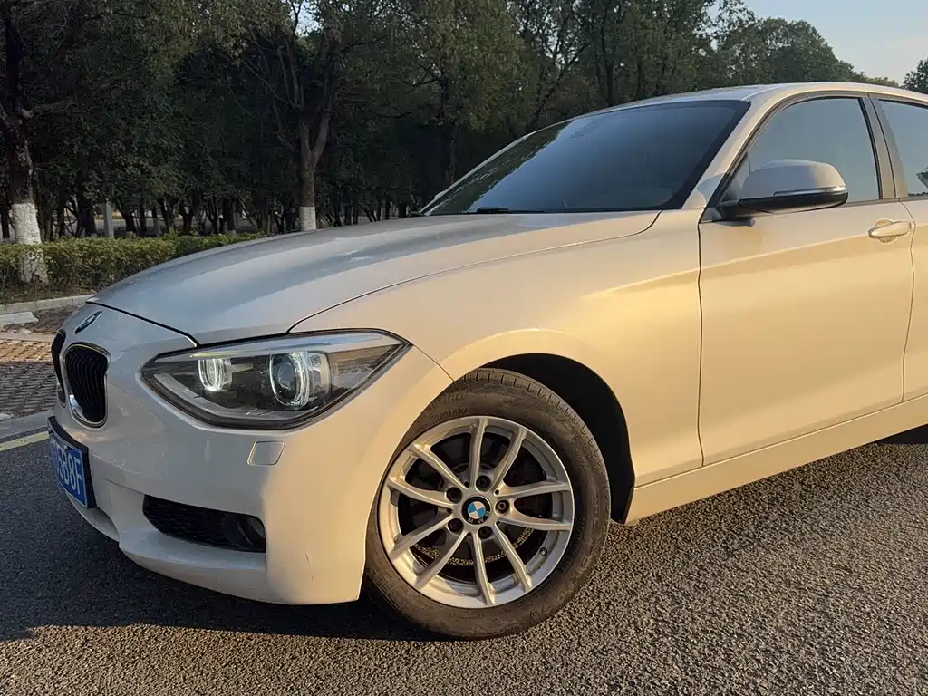BMW 1 Series 2015 — фото 1