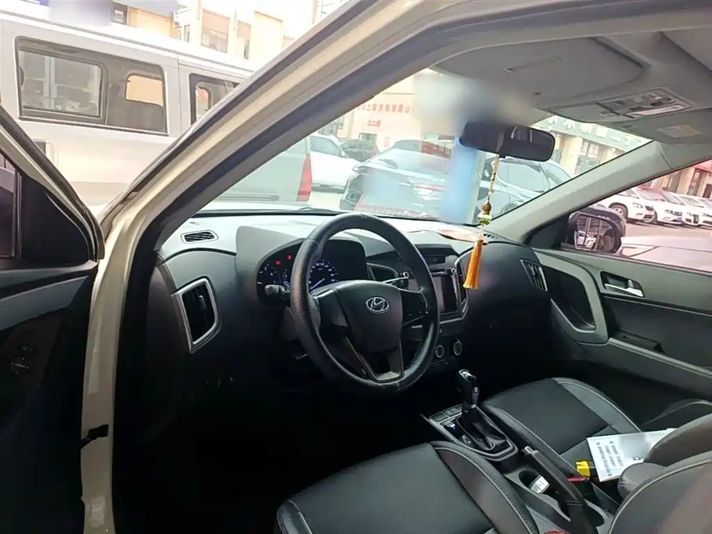 Hyundai ix25 2015 — фото 10